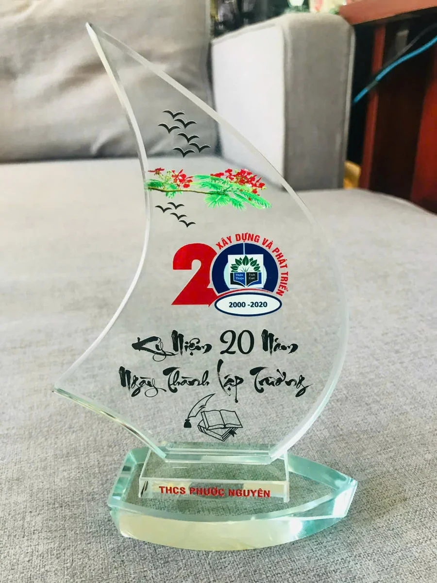 Kỷ Niệm Chương Thủy Tinh 4